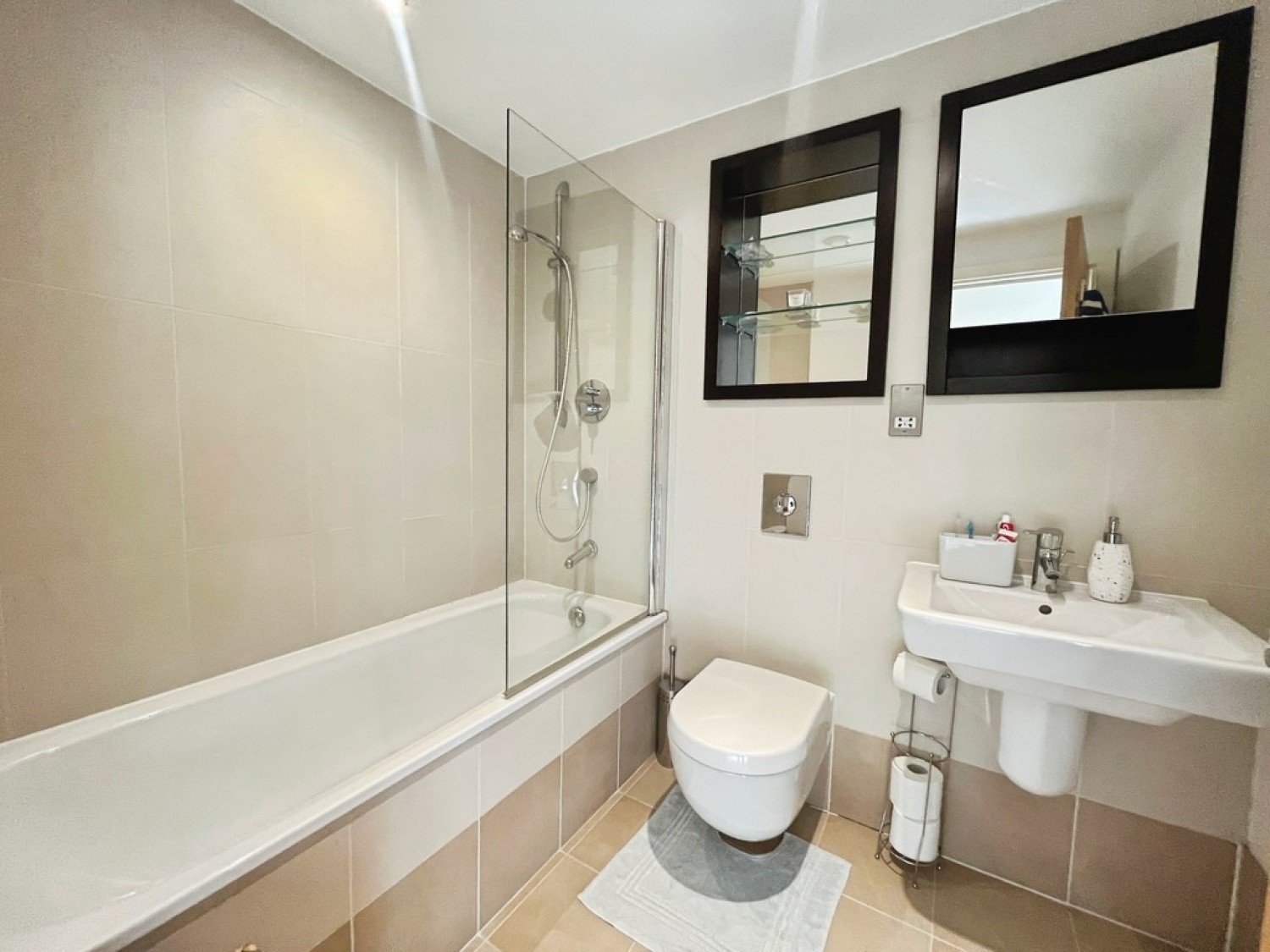 2 bedroom Flat for Sale Mcclure House, The Boulevard