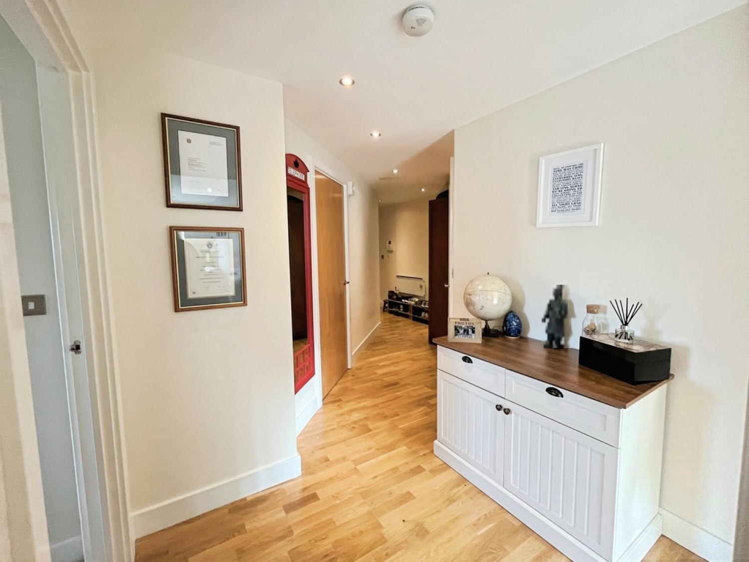 2 bedroom Flat for Sale Mcclure House, The Boulevard