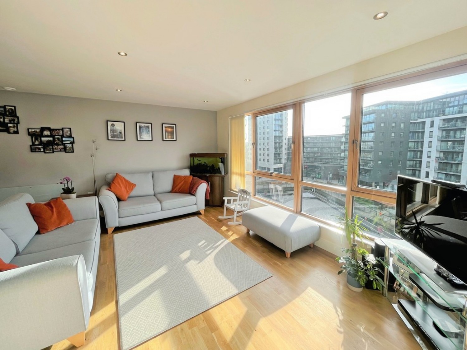 2 bedroom Flat for Sale Mcclure House, The Boulevard