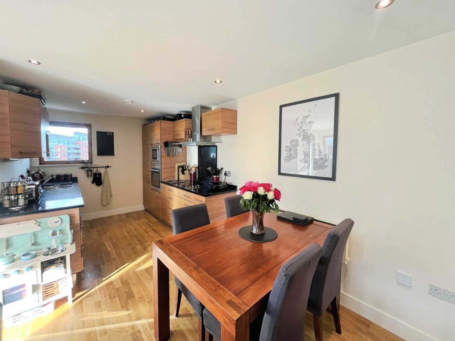 2 bedroom Flat for Sale Mcclure House, The Boulevard