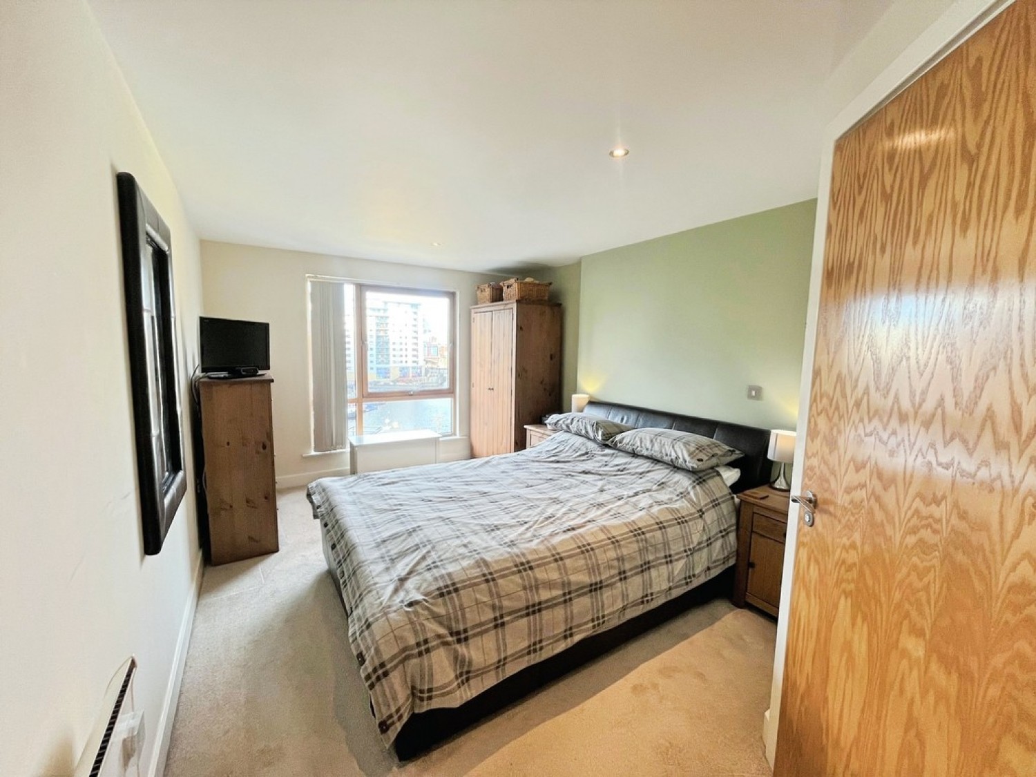 2 bedroom Flat for Sale Mcclure House, The Boulevard