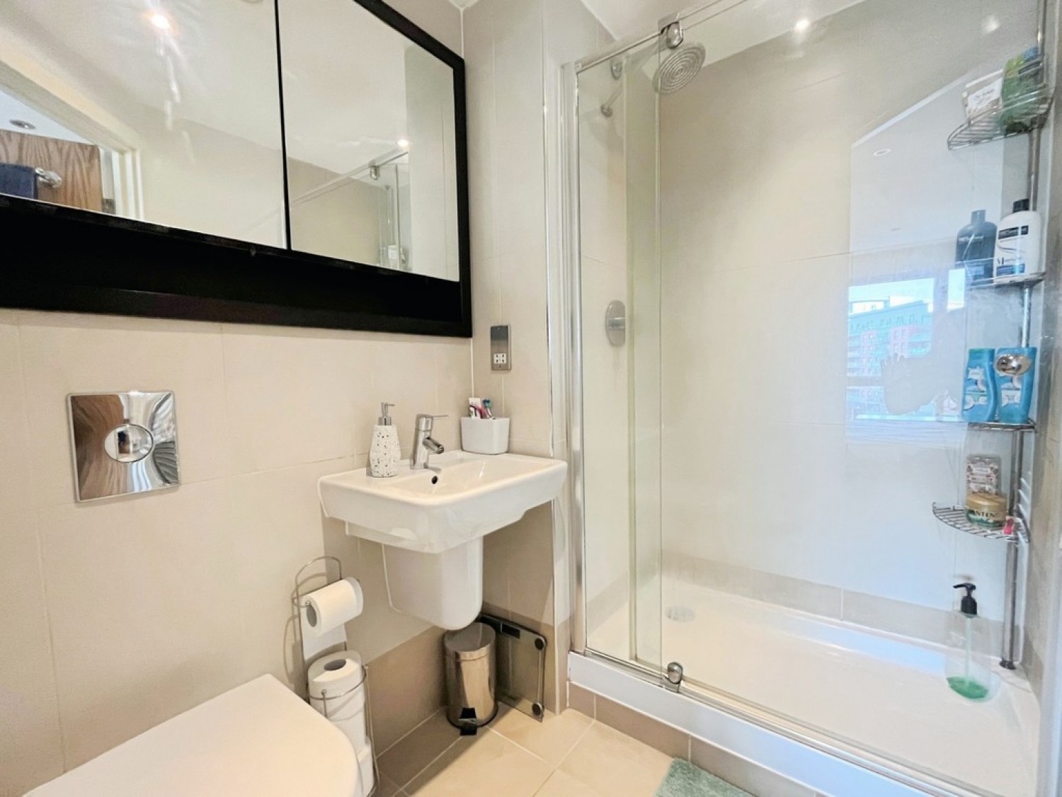 2 bedroom Flat for Sale Mcclure House, The Boulevard