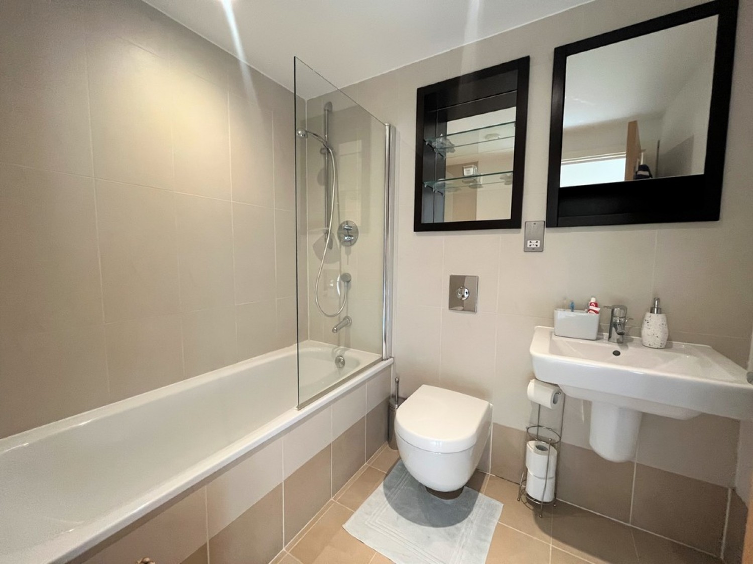 2 bedroom Flat for Letting McClure House