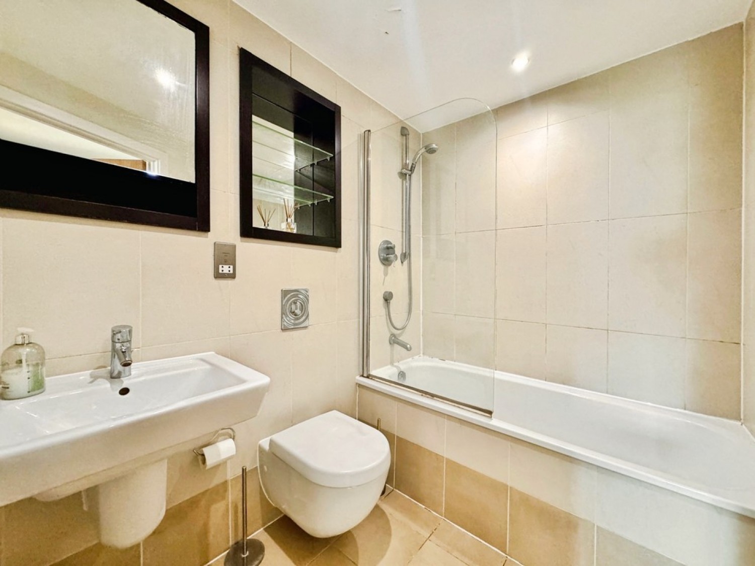 1 bedroom Flat in Mackenzie House