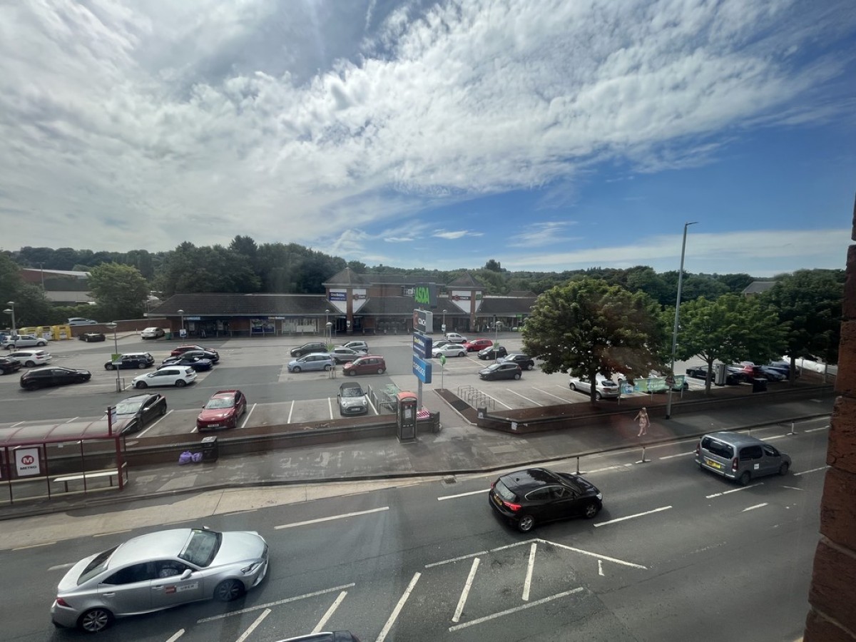 Kirkstall Road, LS4