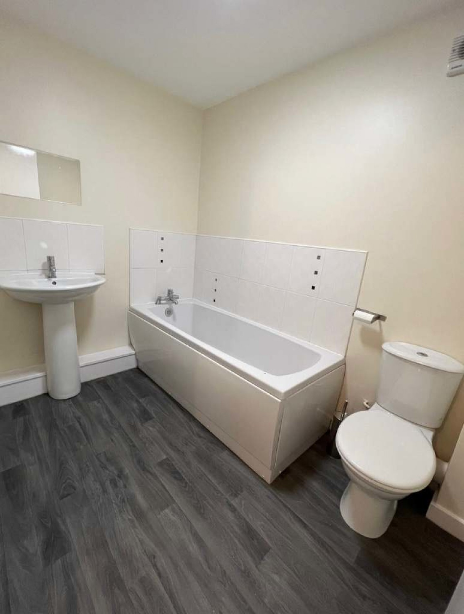 2 bedroom Flat for Sale Vienna Court, Churwell