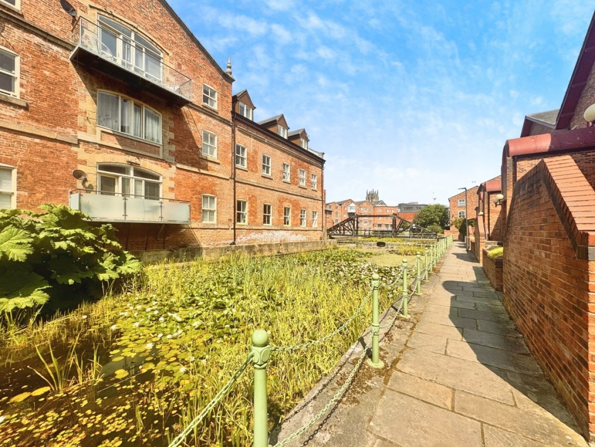 Flax House, Navigation Walk