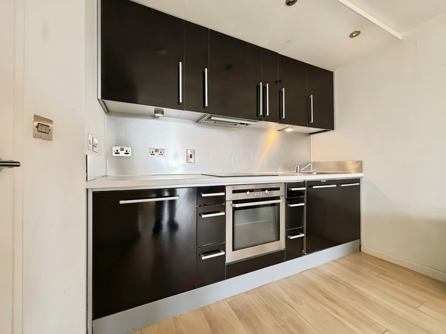 Whitehall Waterfront, 2 Riverside Way