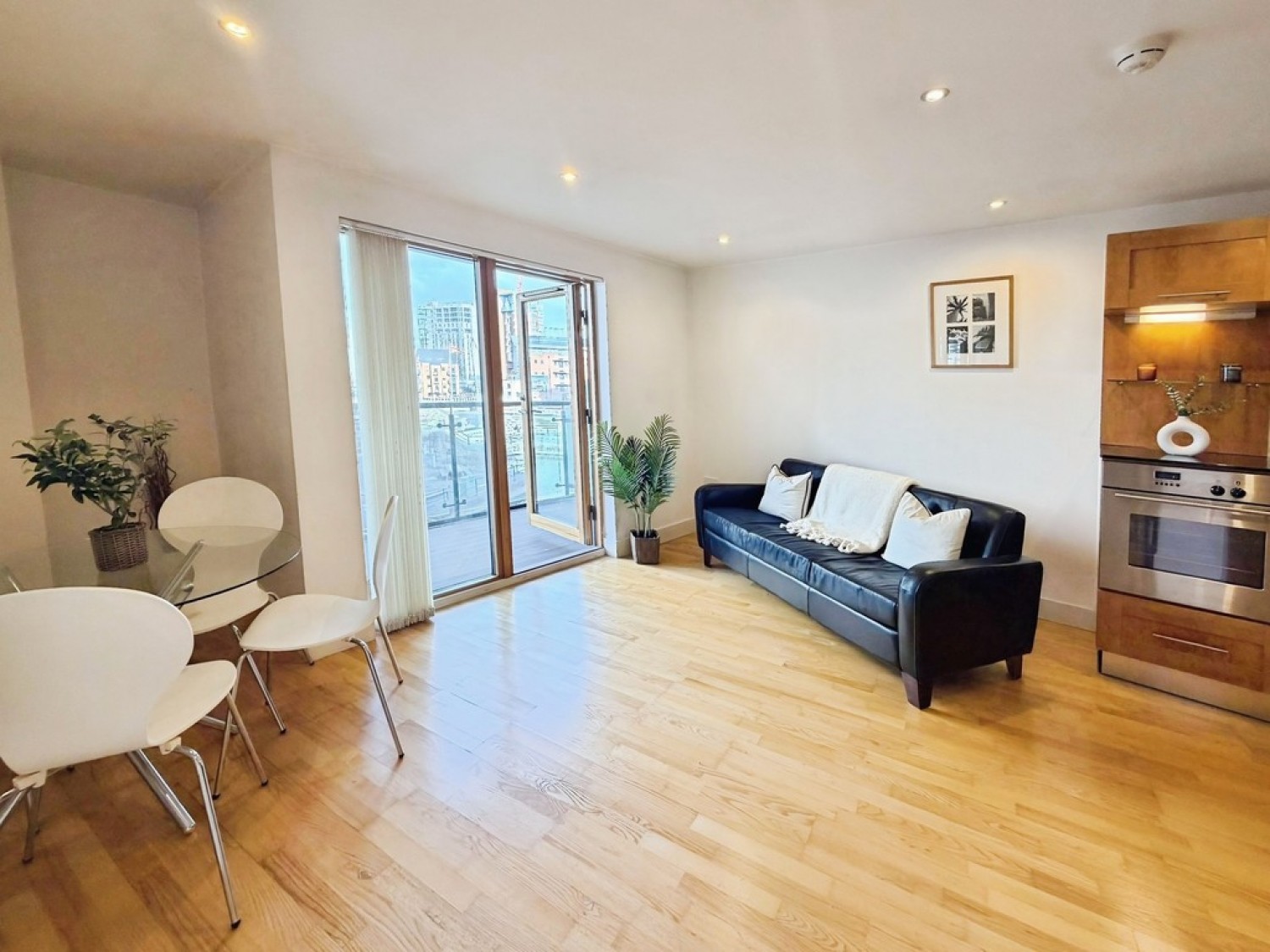 2 bedroom Flat for Sale Mackenzie House, Chadwick Street