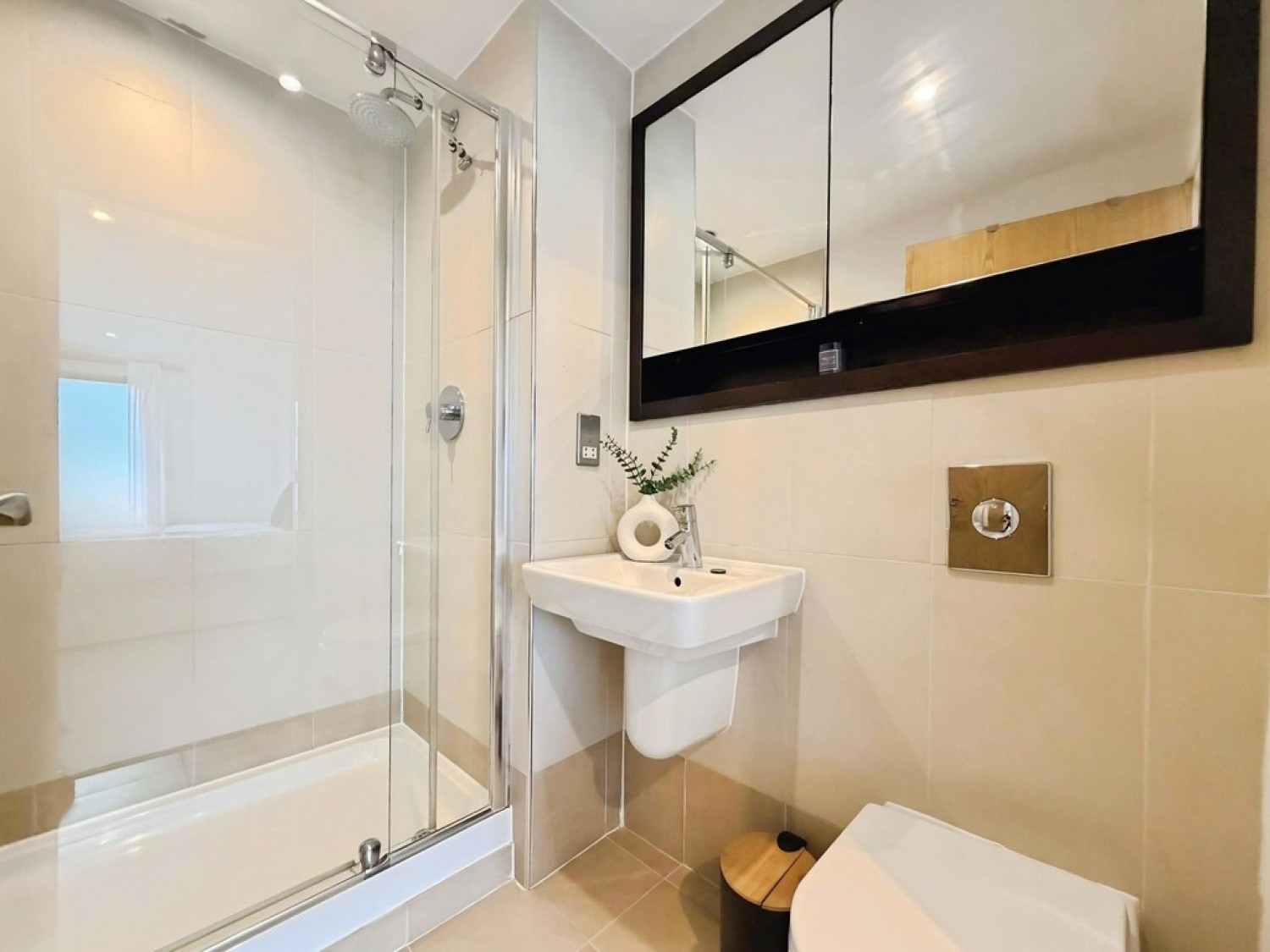 2 bedroom Flat for Sale Mackenzie House, Chadwick Street