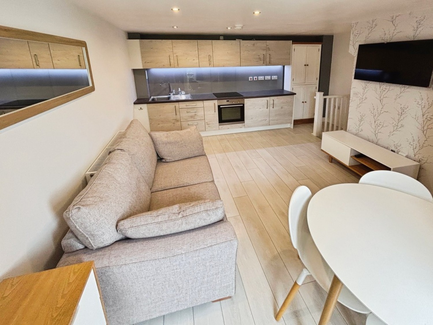 Holts Crest Way, Leeds