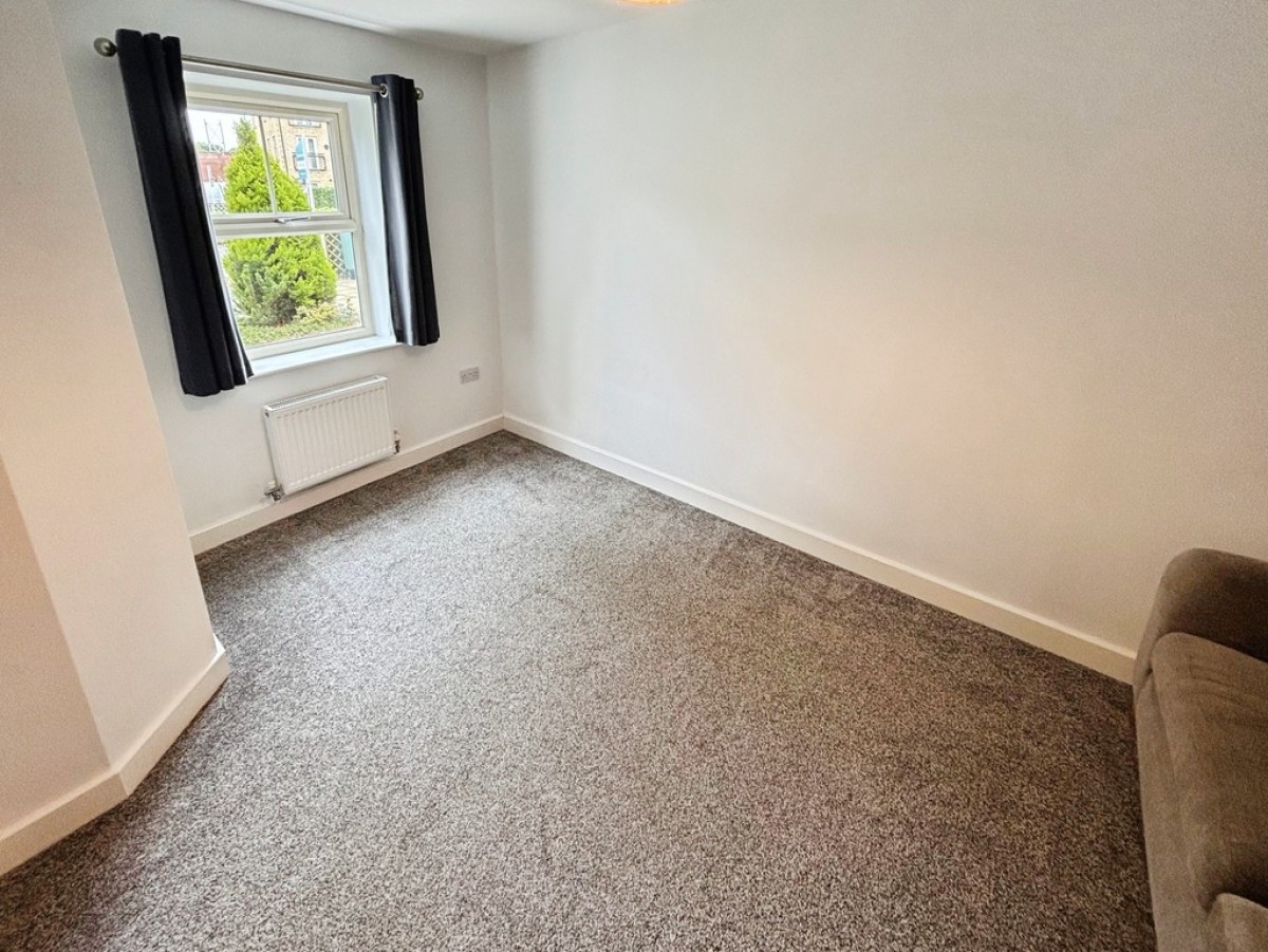 Holts Crest Way, Leeds