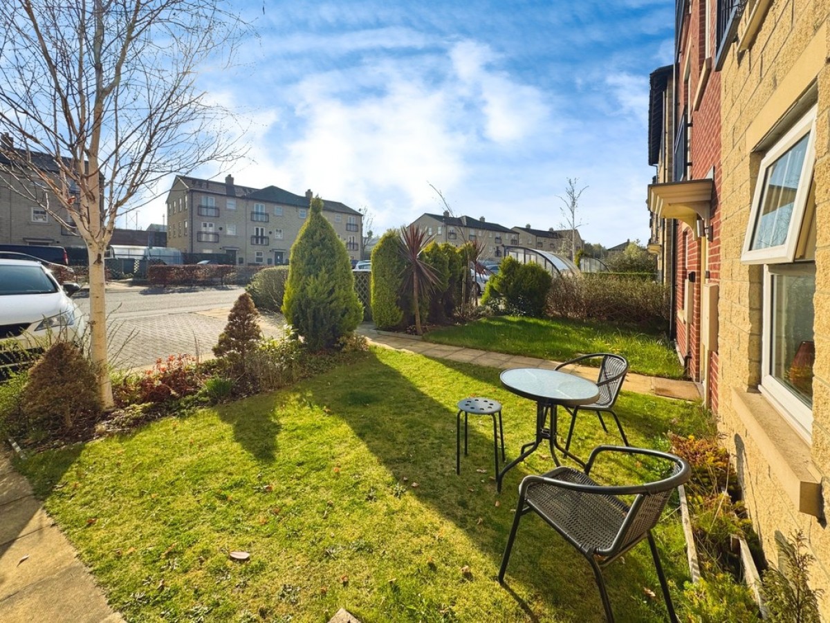 Holts Crest Way, Leeds
