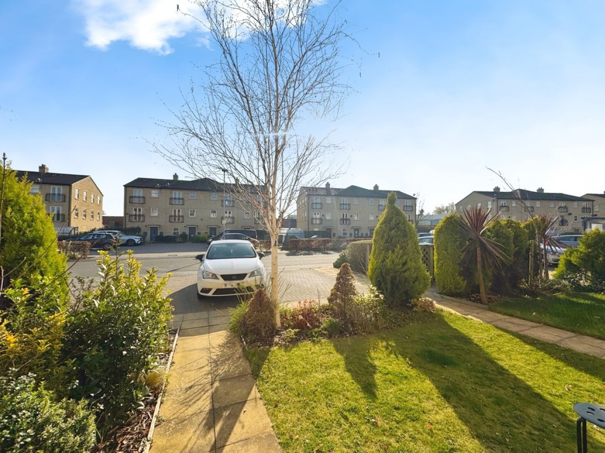 Holts Crest Way, Leeds