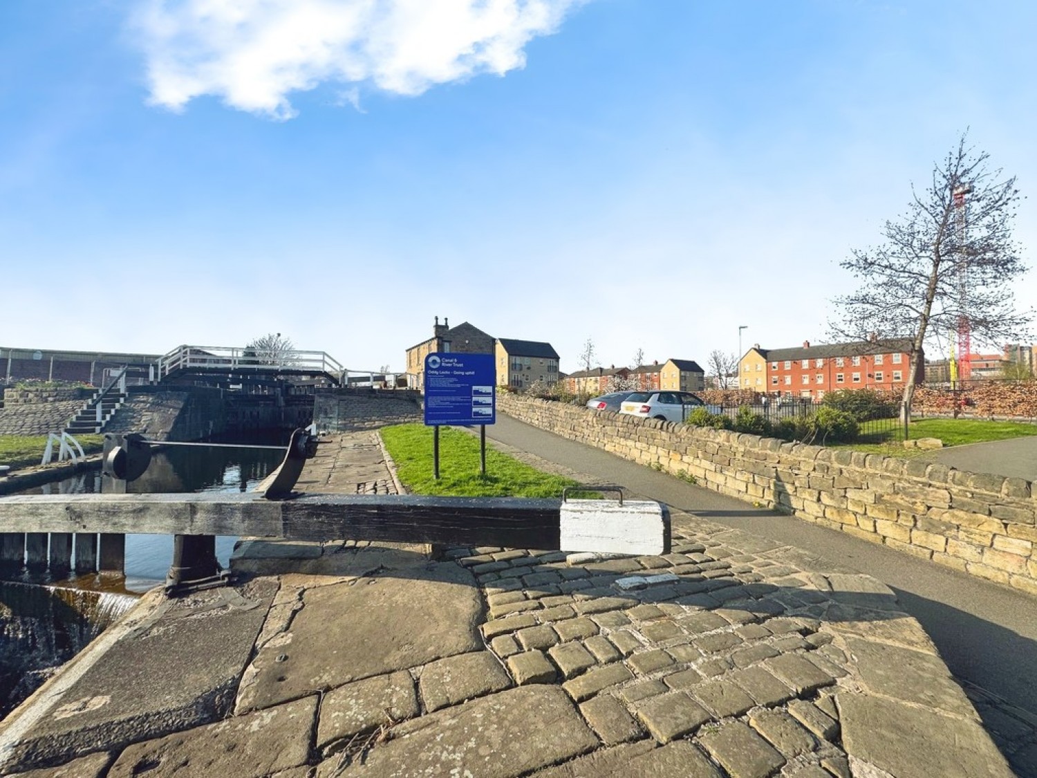 Holts Crest Way, Leeds