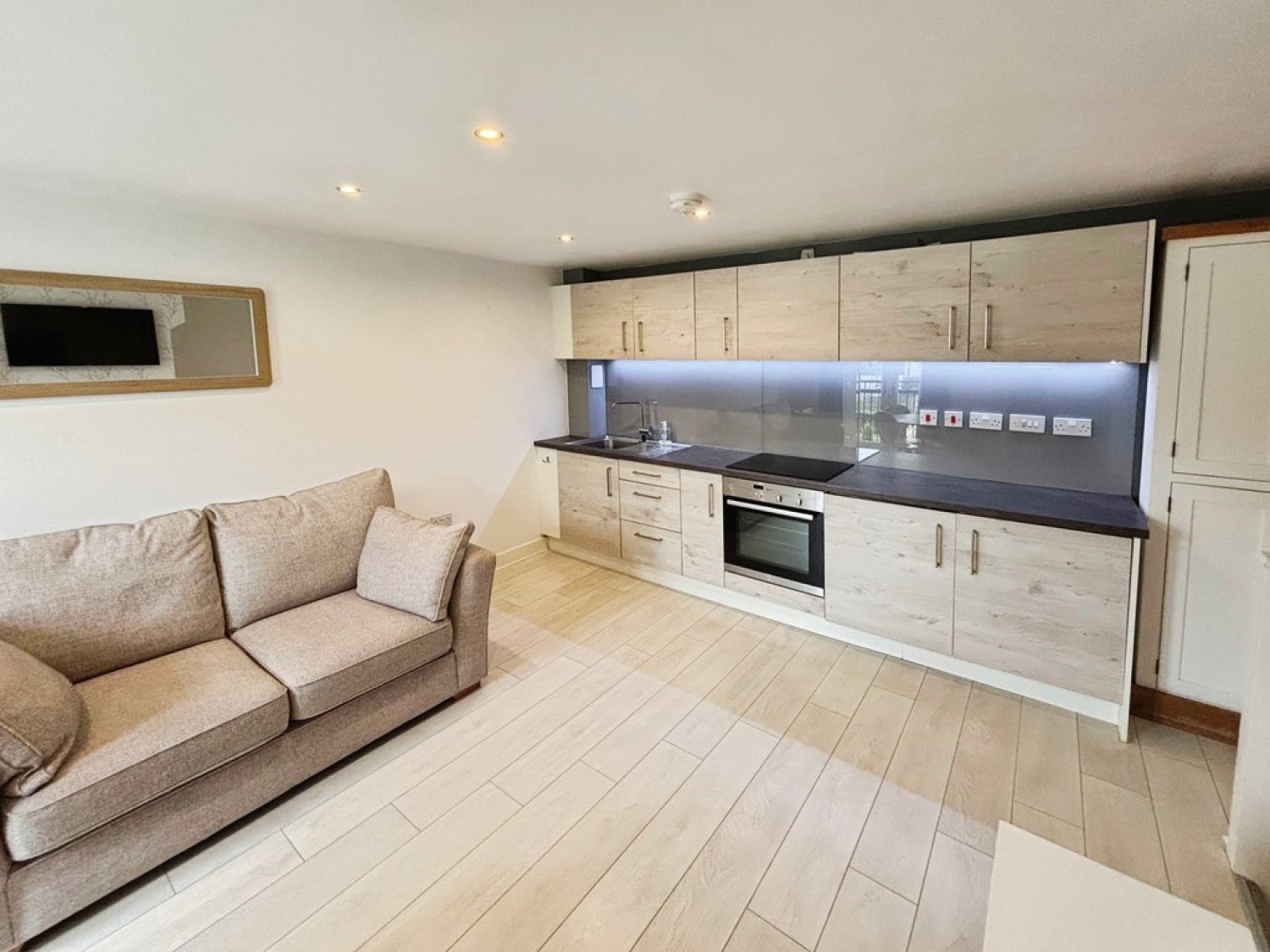 Holts Crest Way, Leeds