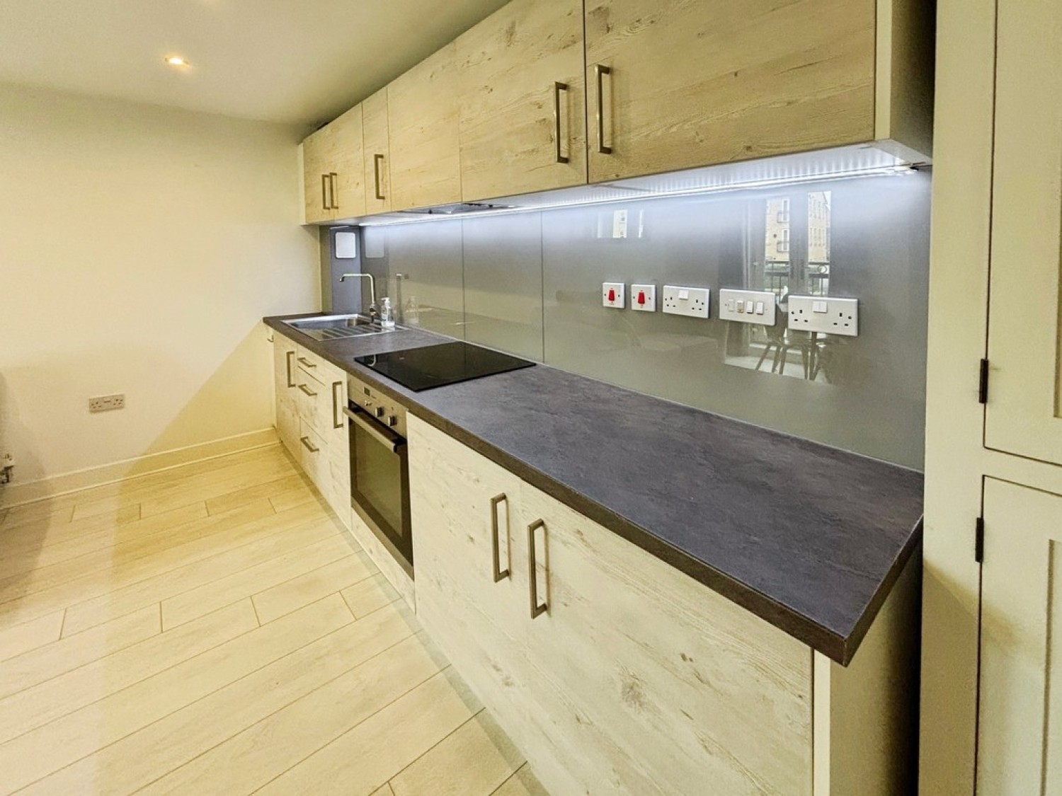 Holts Crest Way, Leeds