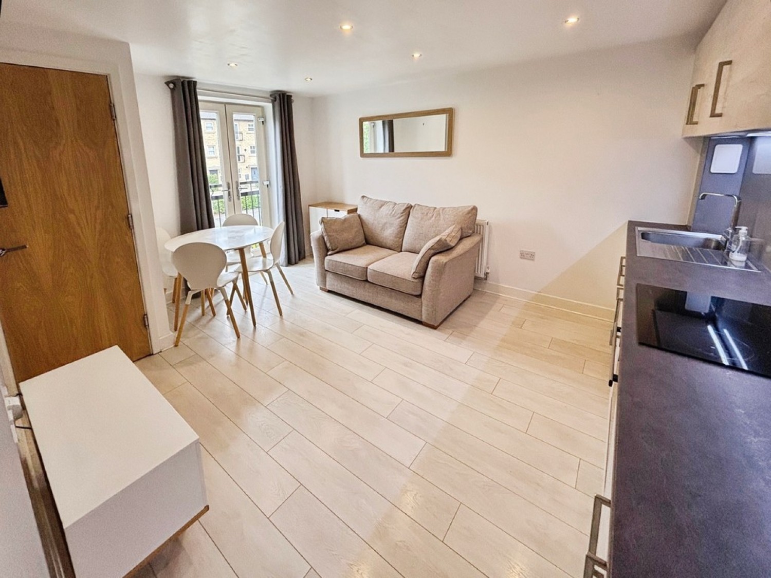 Holts Crest Way, Leeds