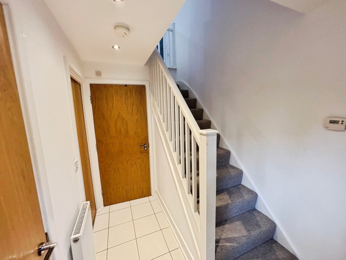 Holts Crest Way, Leeds