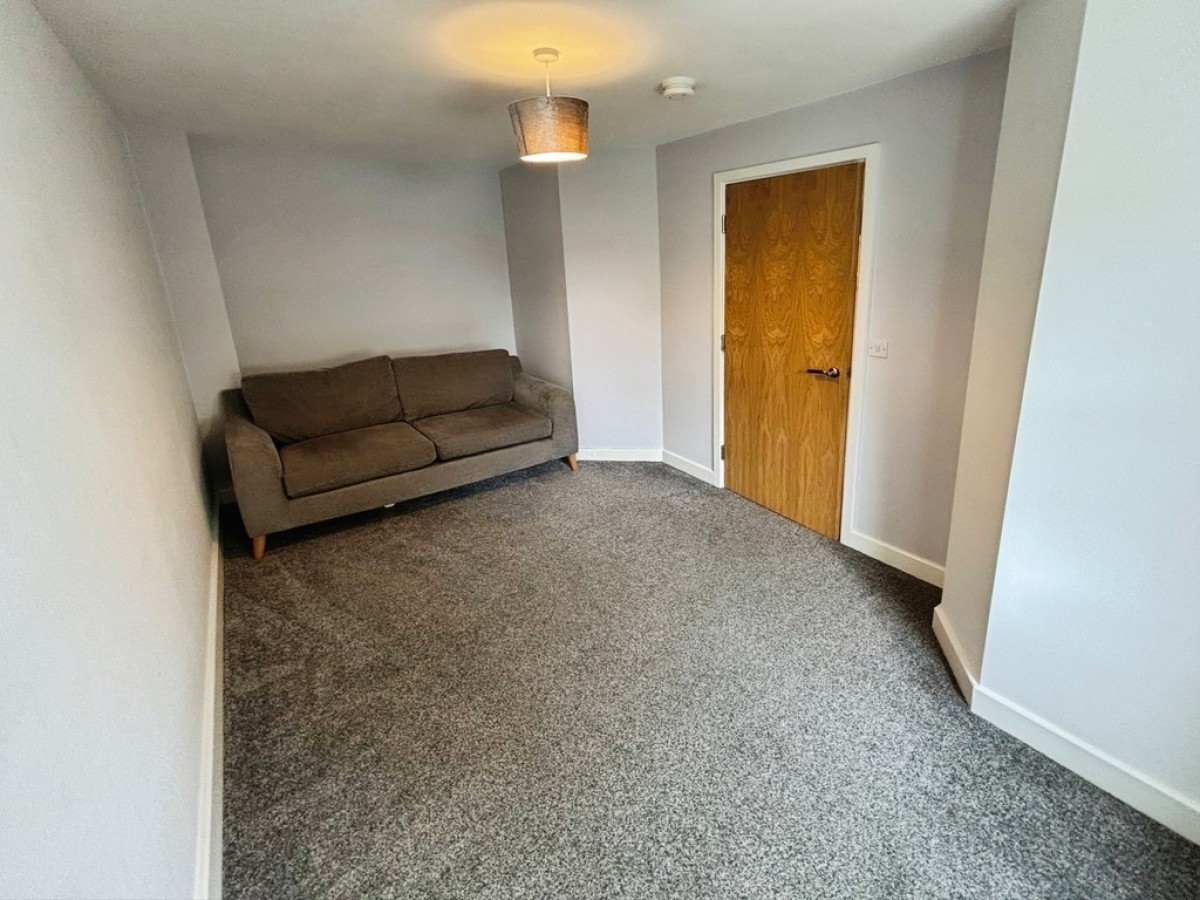 Holts Crest Way, Leeds