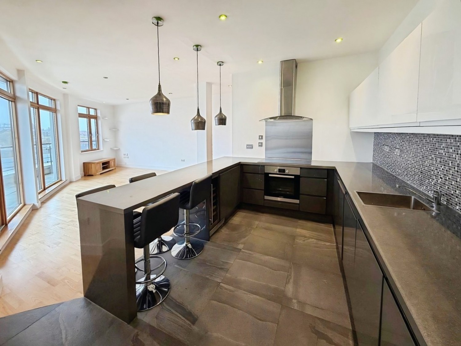 Penthouse at Magellan House, Armouries Way