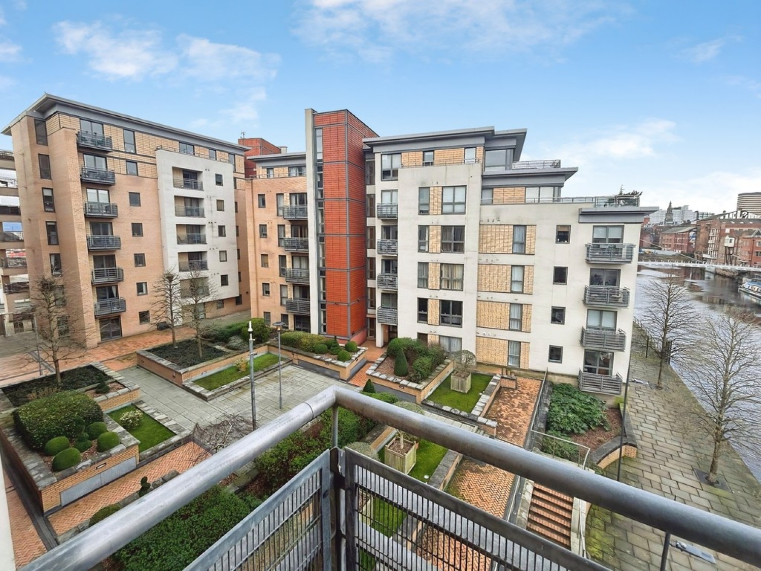 2 bedroom Flat for Sale Regents Quay, Brewery Wharf