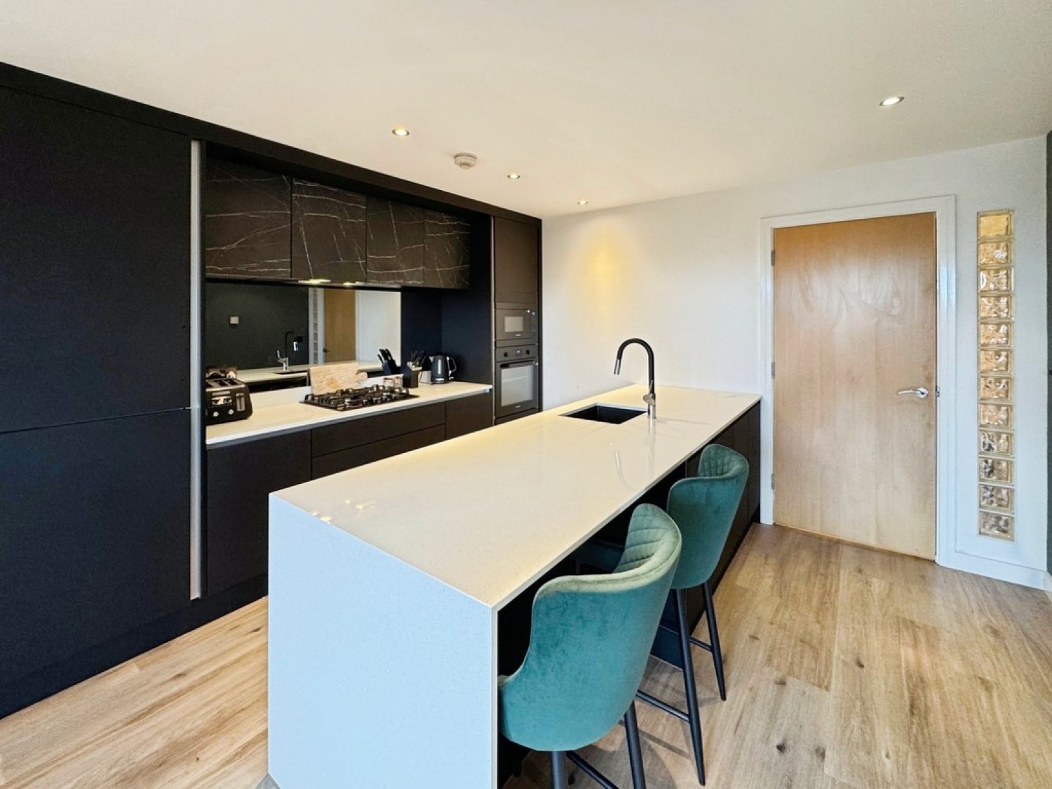 2 bedroom Flat for Sale Balmoral Place, Brewery Wharf