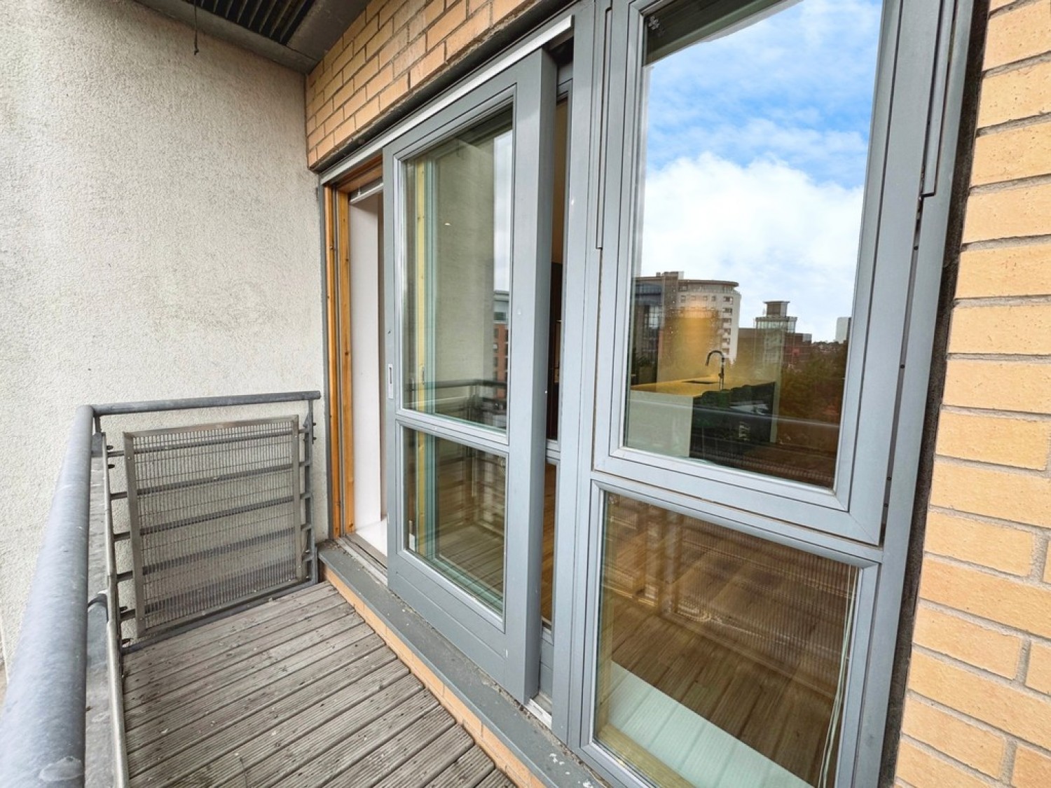 2 bedroom Flat for Sale Balmoral Place, Brewery Wharf