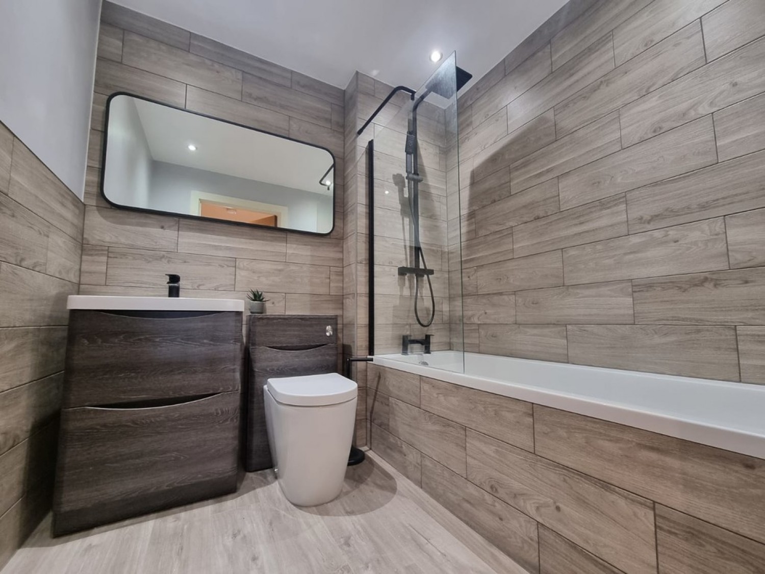 2 bedroom Flat for Letting Santorini, City Island