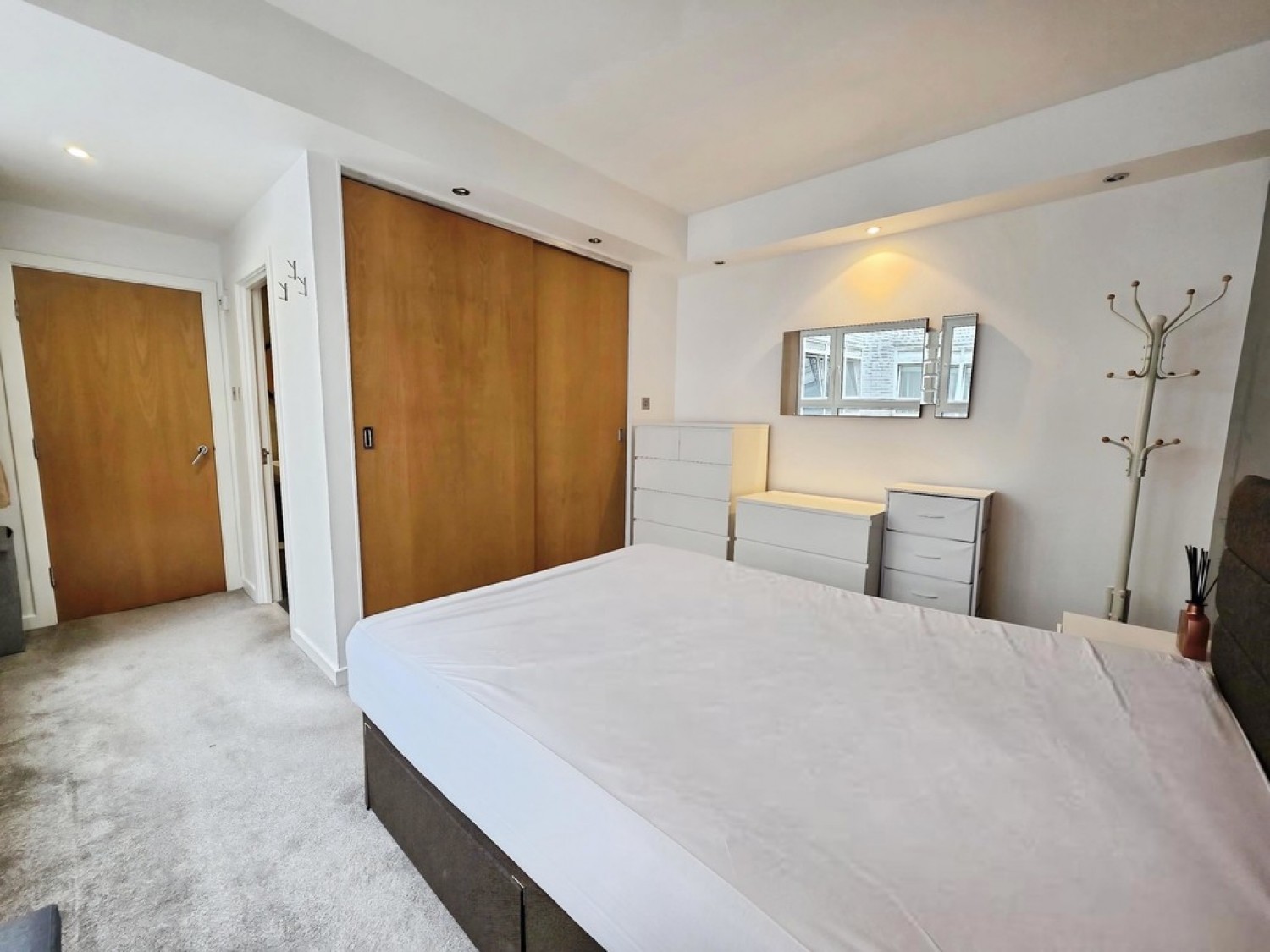 2 bedroom Flat for Letting 14 Park Row