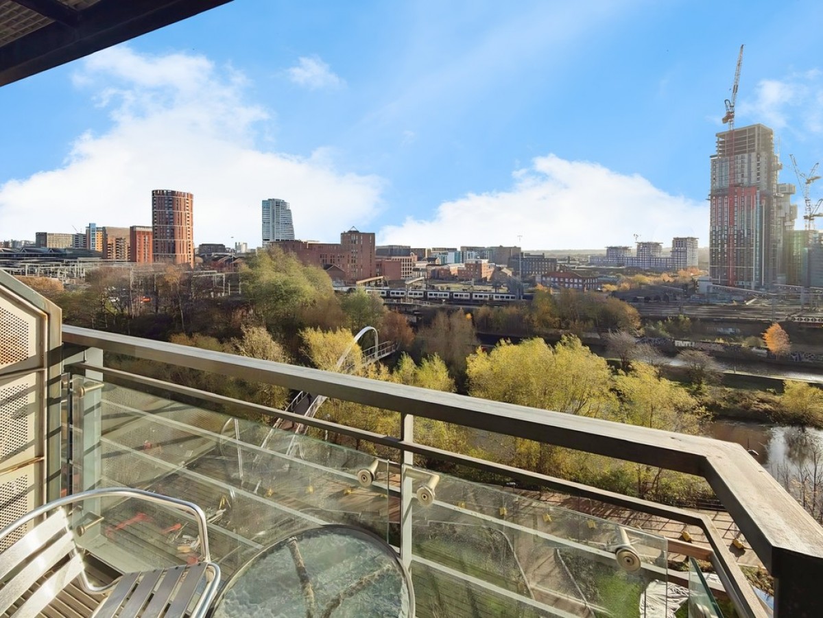 Whitehall Waterfront, Riverside Way LS1