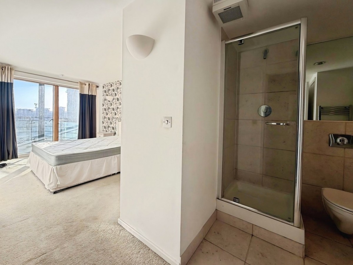 Whitehall Waterfront, Riverside Way LS1