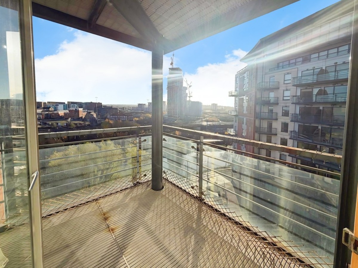 Whitehall Waterfront, Riverside Way LS1