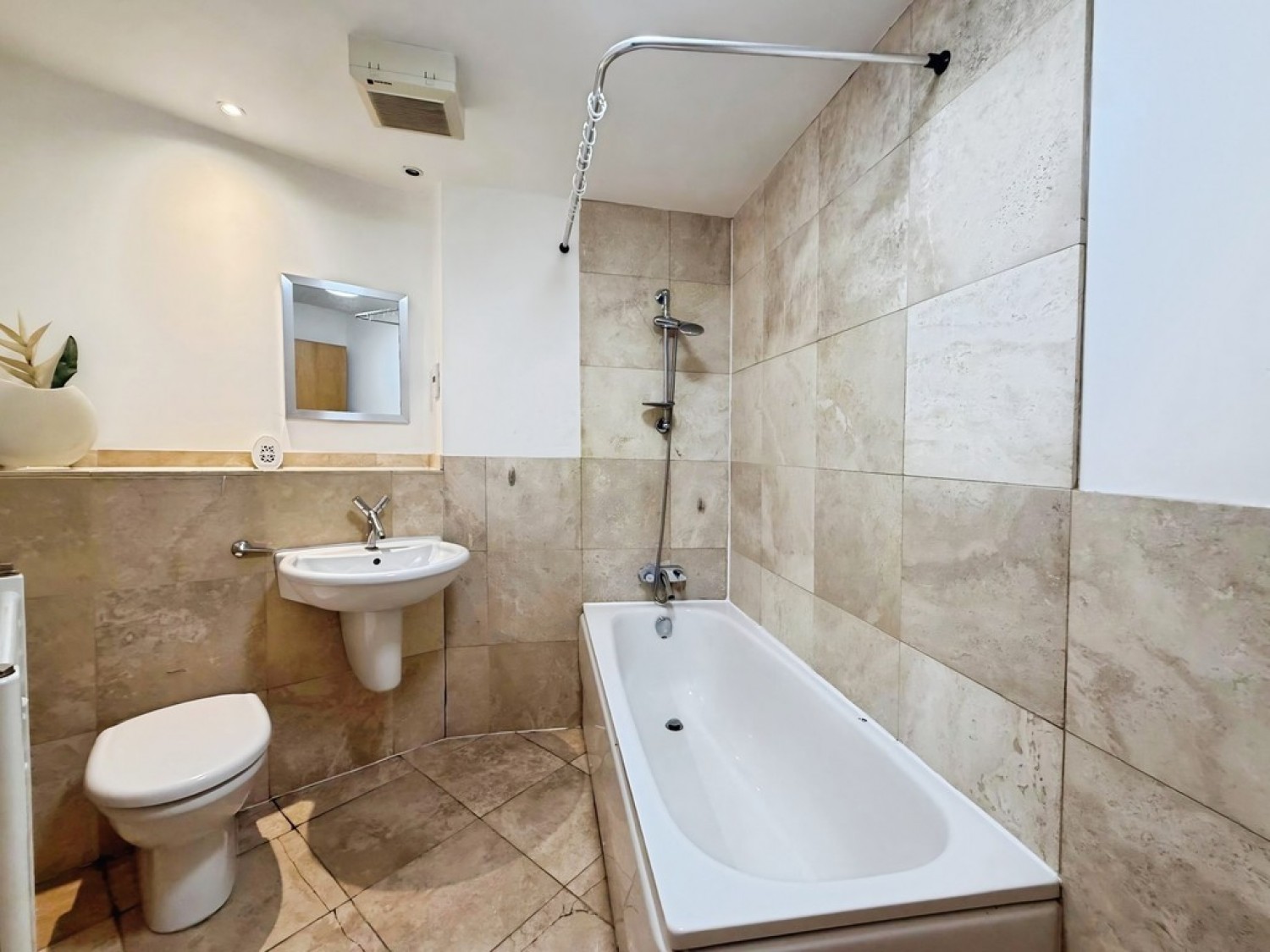 2 bedroom Flat for Sale Victoria House, The Headrow
