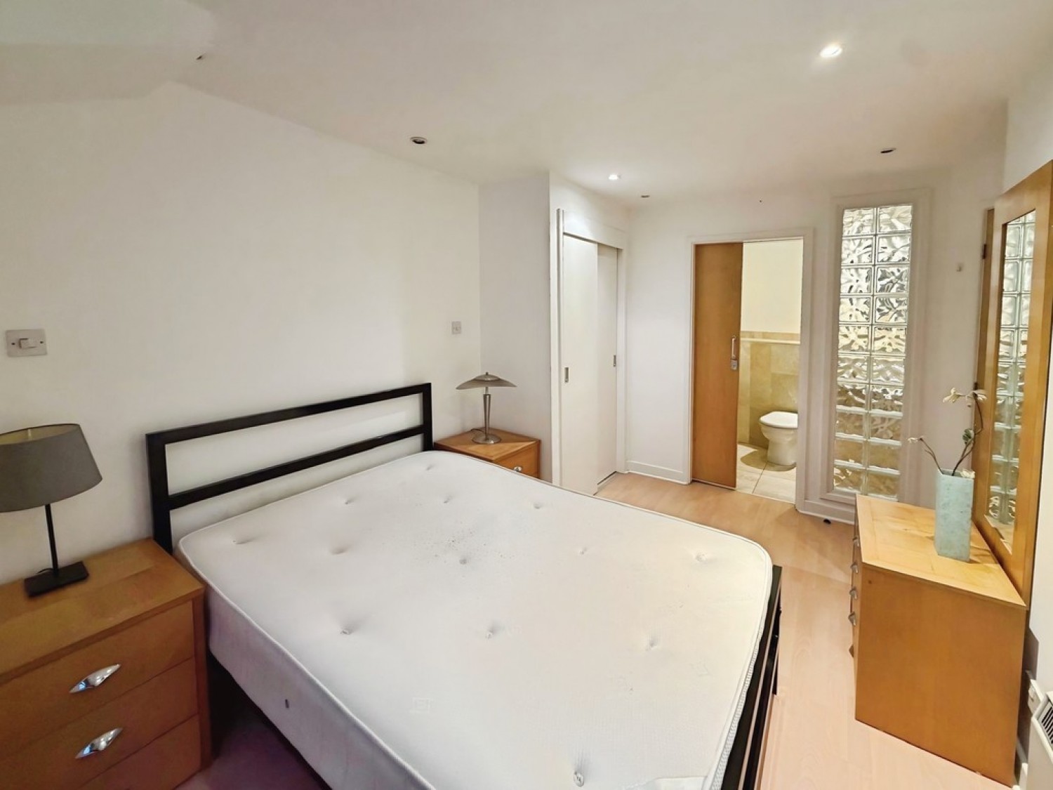 2 bedroom Flat for Sale Victoria House, The Headrow