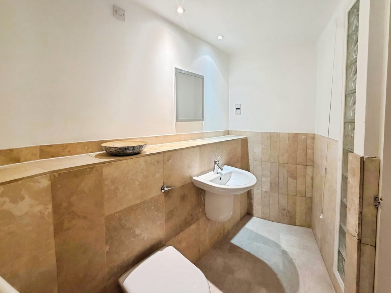 2 bedroom Flat for Sale Victoria House, The Headrow