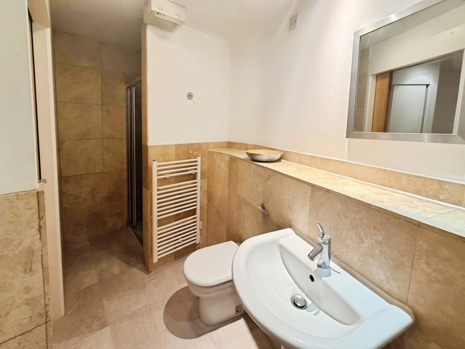 2 bedroom Flat for Sale Victoria House, The Headrow