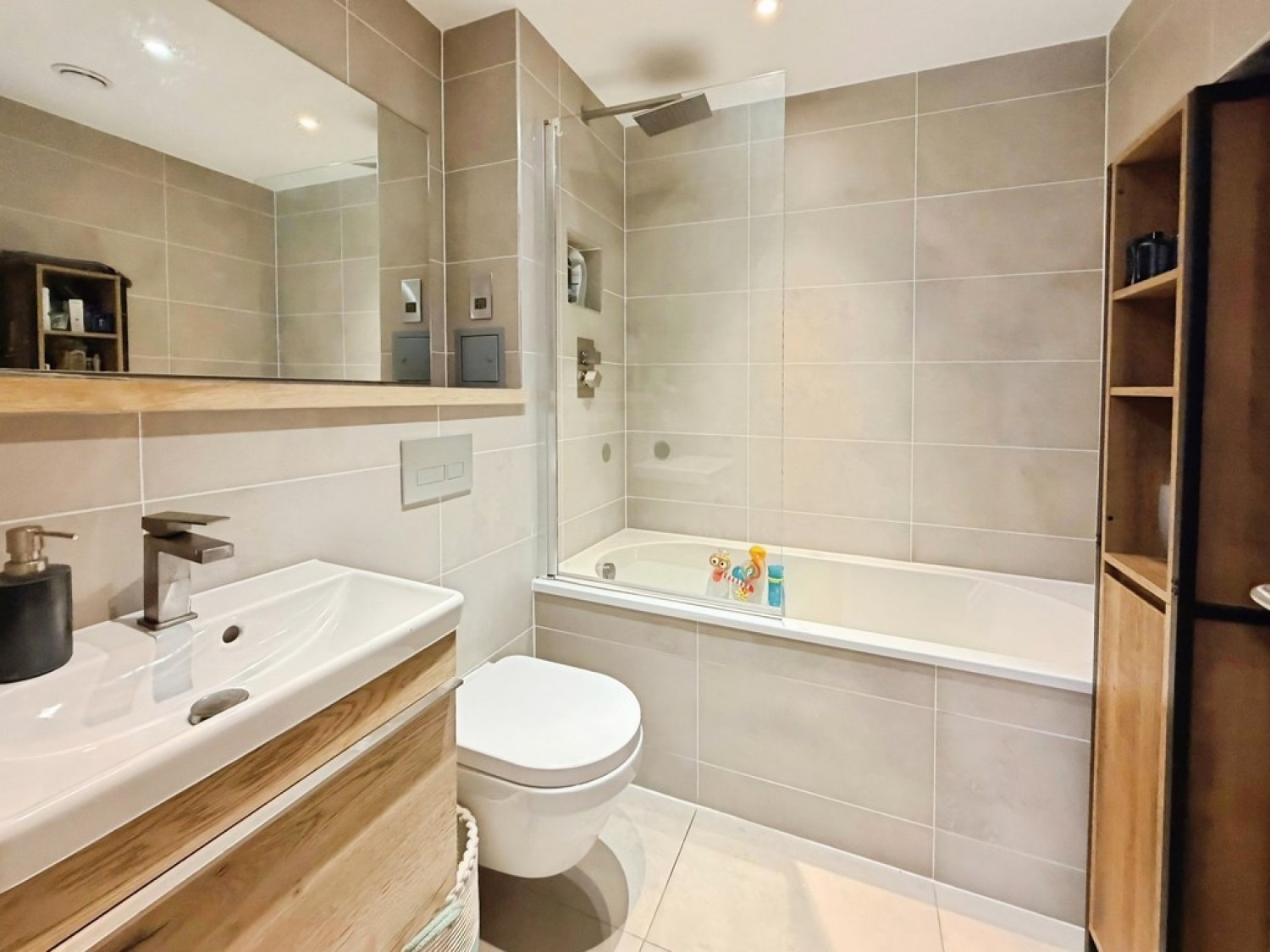 2 bedroom Flat for Sale Ironworks, David Street