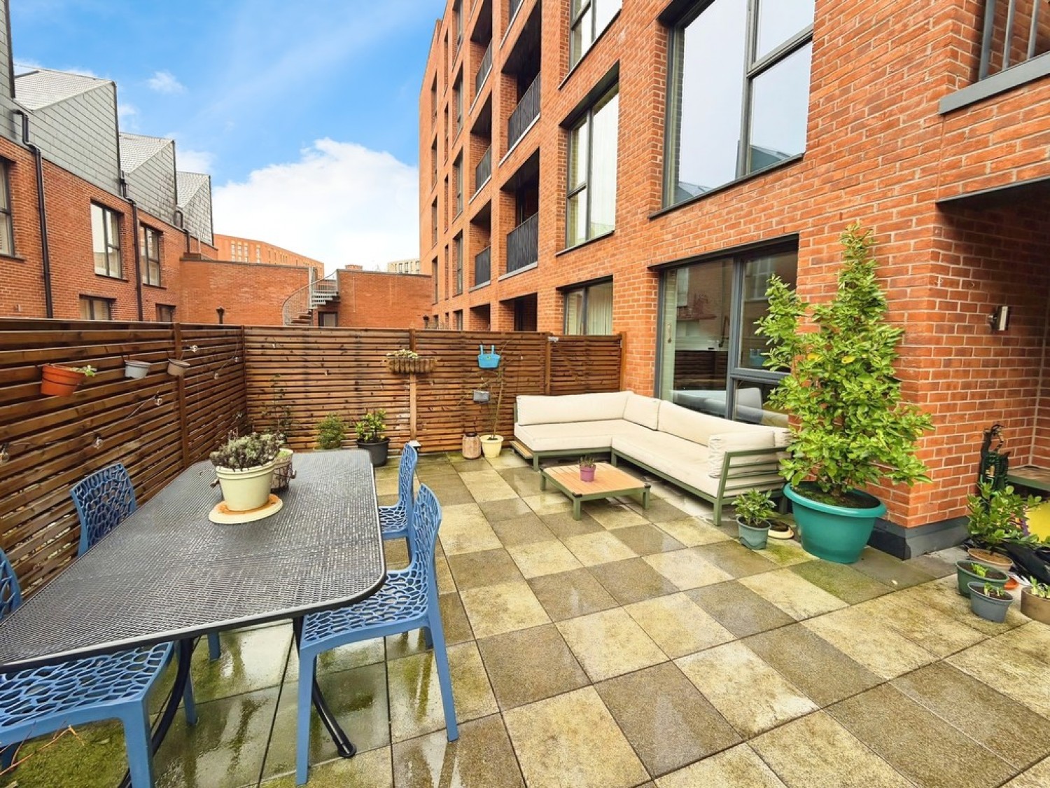 2 bedroom Flat for Sale Ironworks, David Street