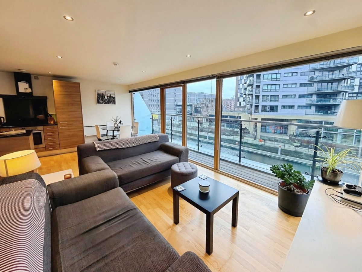 La Salle, Leeds Dock