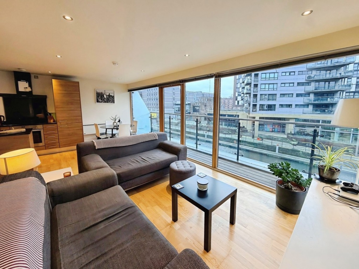 2 bedroom Flat in La Salle, Leeds Dock