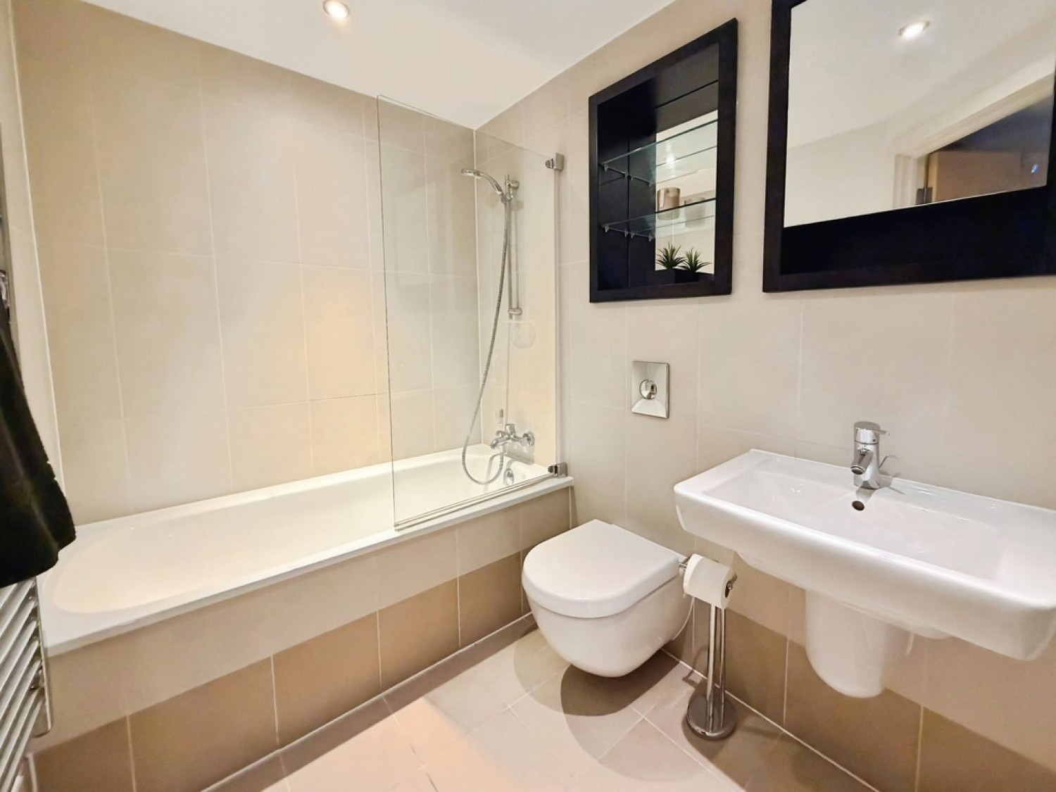 2 bedroom Flat in La Salle, Leeds Dock