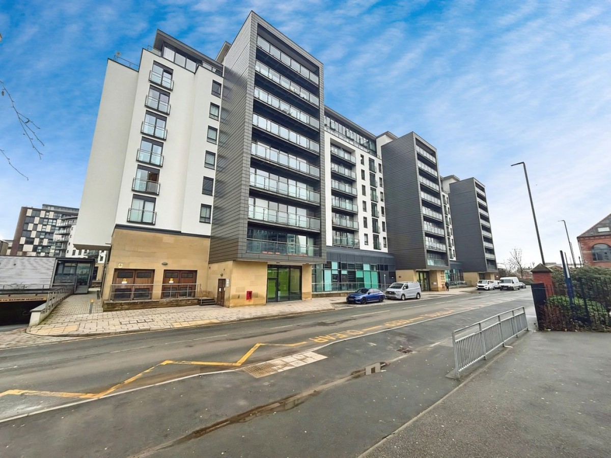 La Salle, Leeds Dock