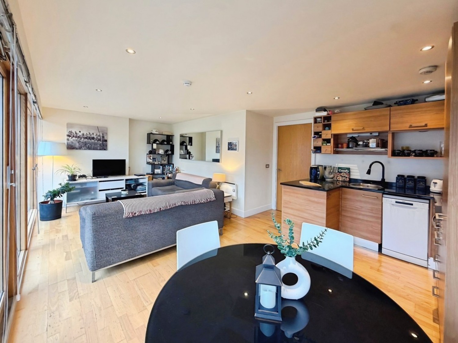 2 bedroom Flat in La Salle, Leeds Dock