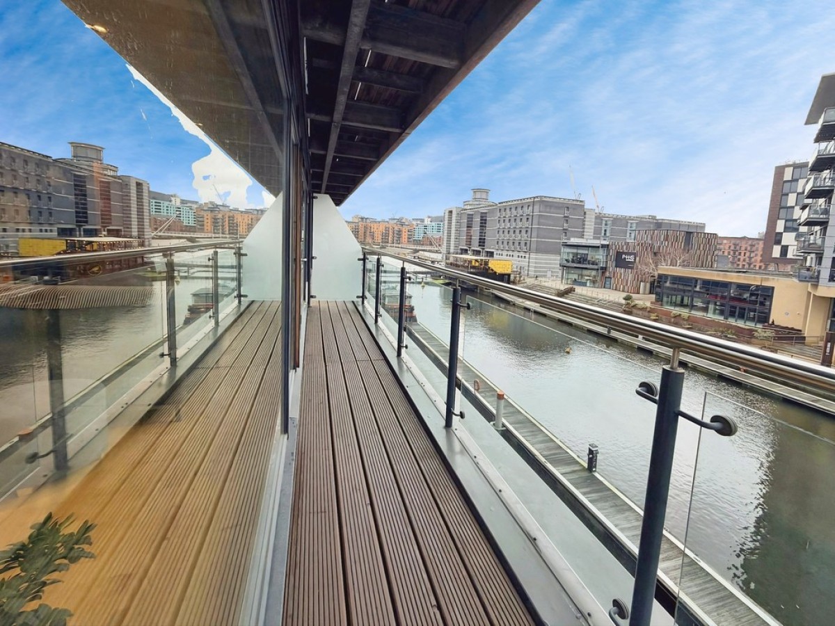 La Salle, Leeds Dock