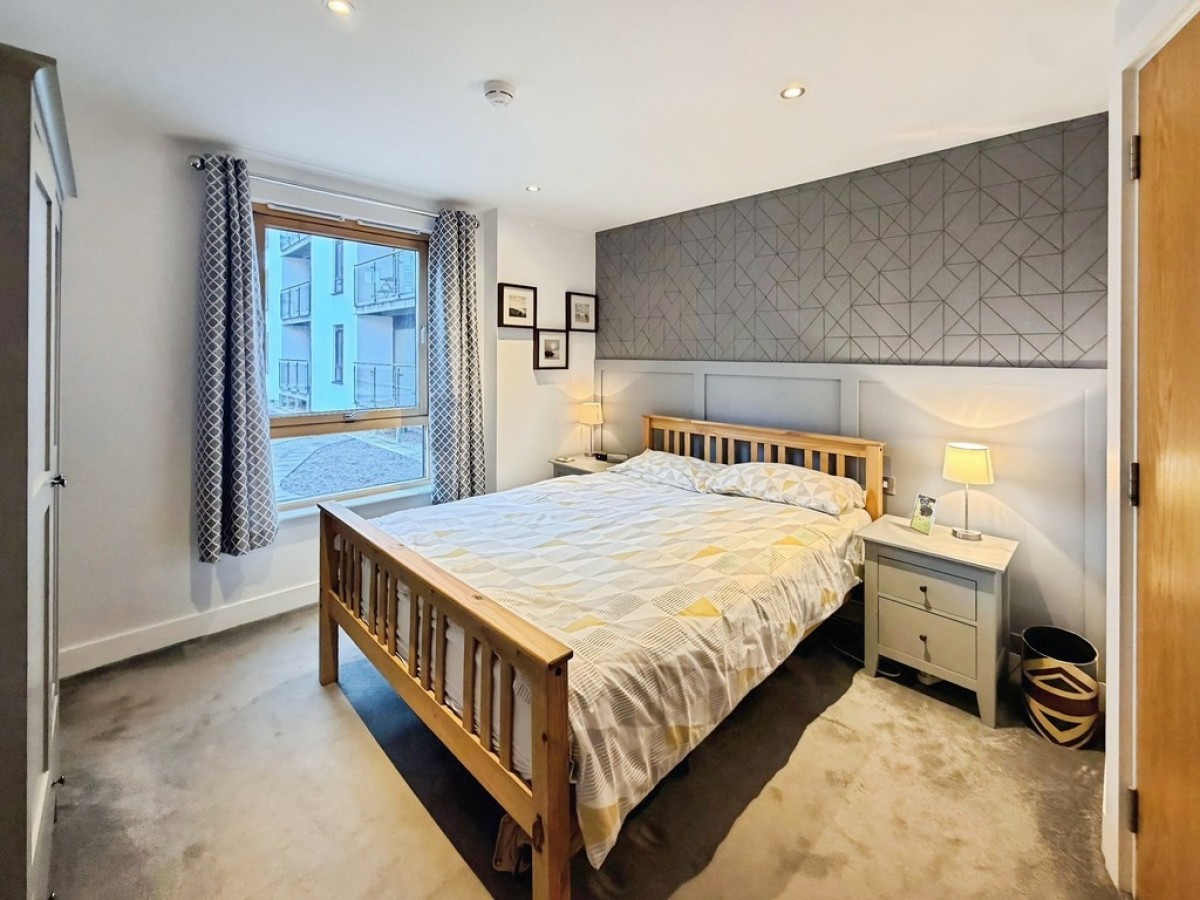 La Salle, Leeds Dock