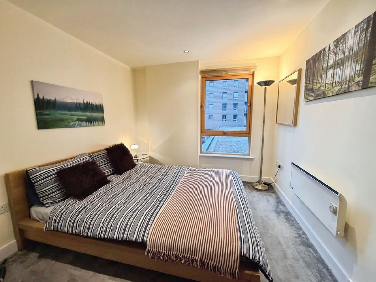 La Salle, Leeds Dock