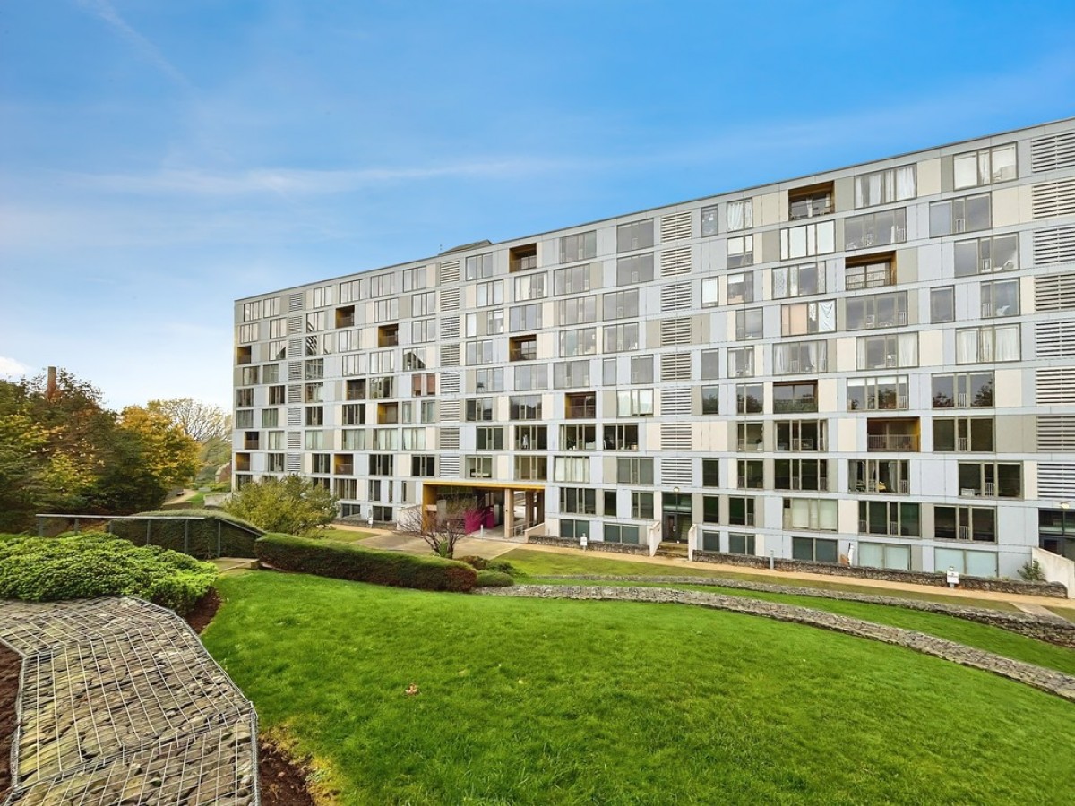 Saxton, The Avenue, Leeds