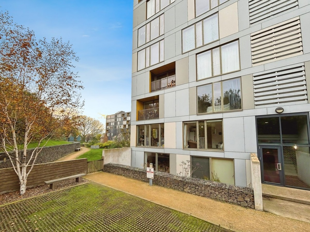 Saxton, The Avenue, Leeds