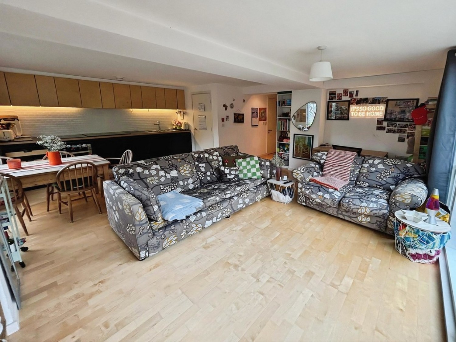 Saxton, The Avenue, Leeds